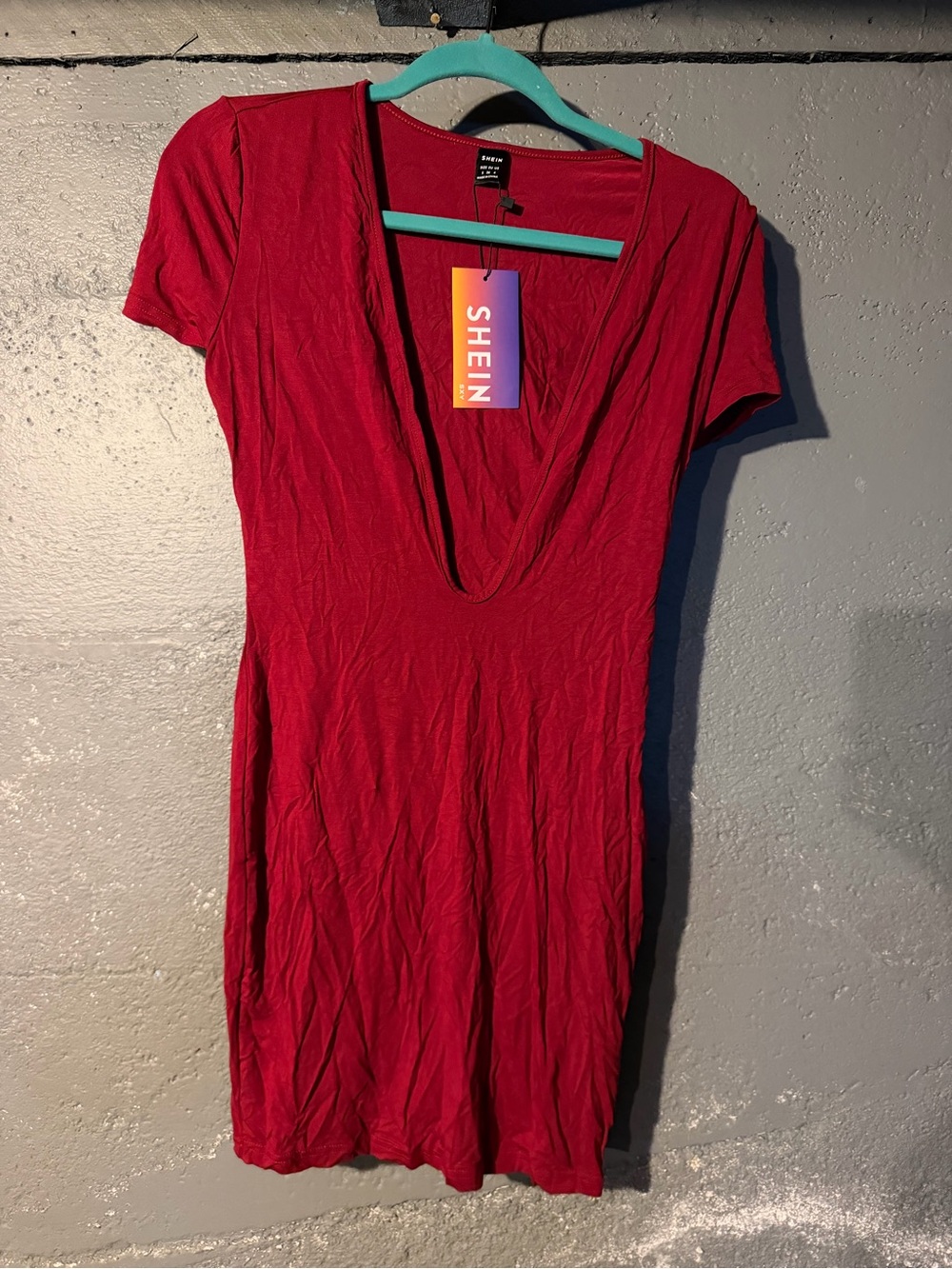 SHEIN Deep V-Neck Short Sleeve Crop Top in Red
